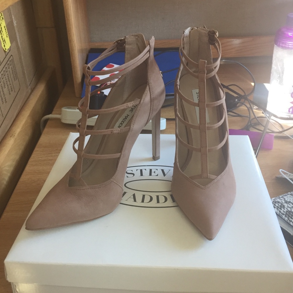 Brand new Nude Steve Madden Prazed pumps